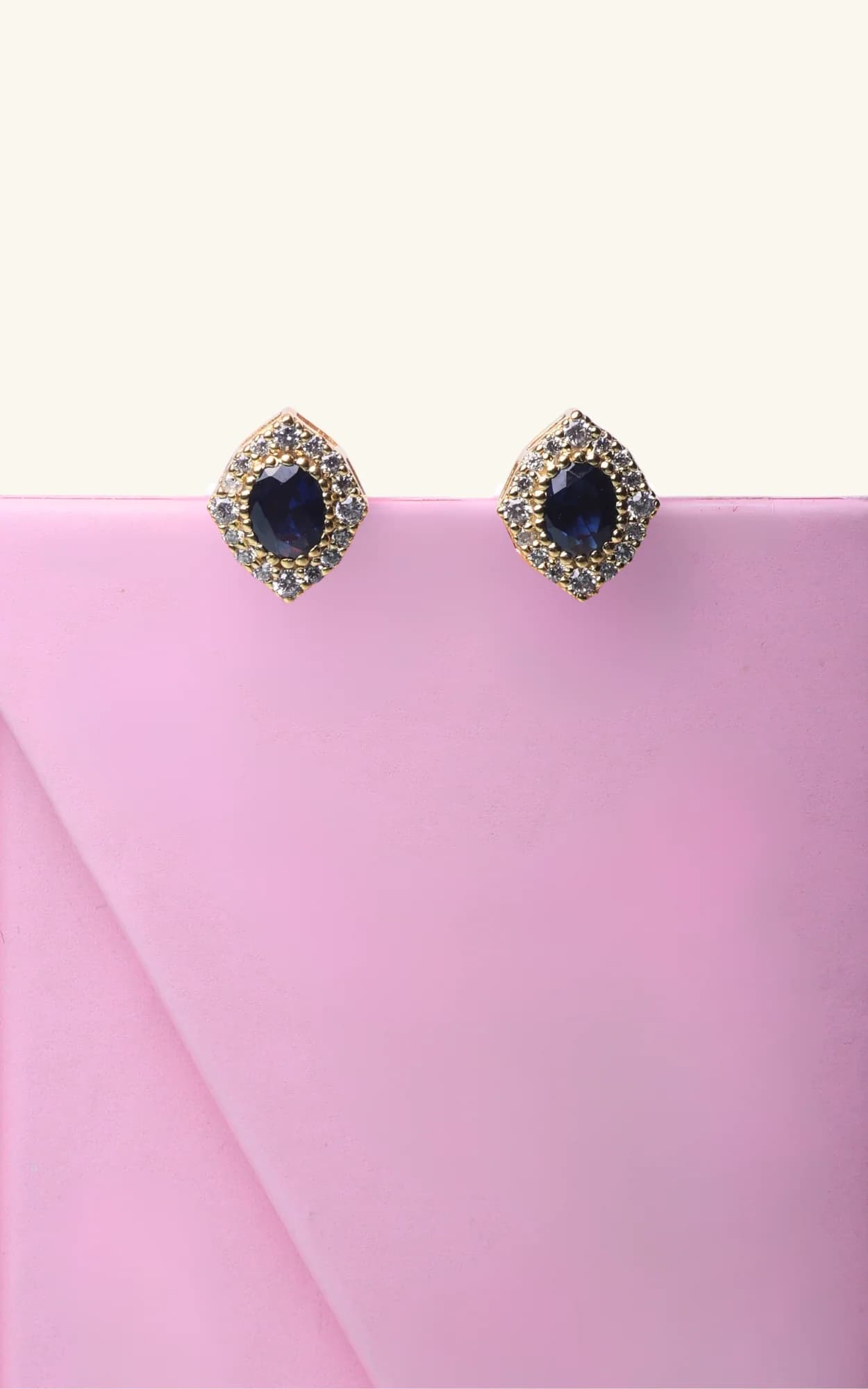 SHOP EARRING
